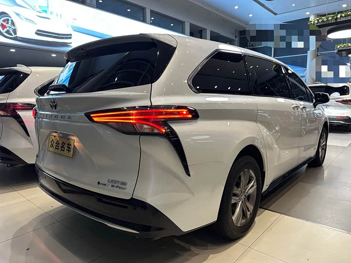 Toyota Sienna, 2024 — фото 6 из 9