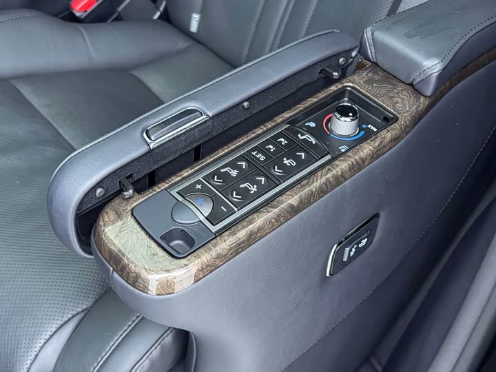 Toyota Alphard, 2022 — фото 8 из 9