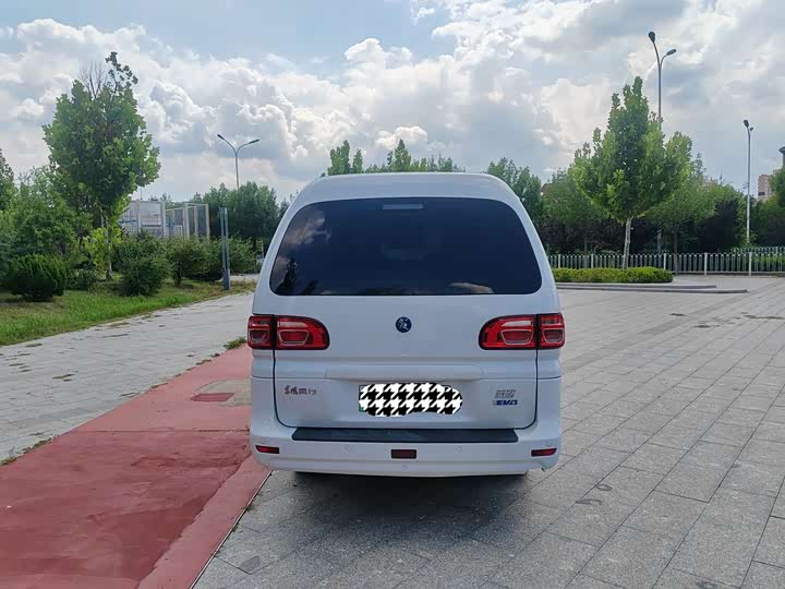 Dongfeng Forthing Lingzhi M5 EV, 2023 — фото 5 из 9