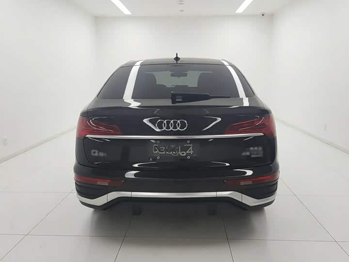 Audi Q5L Sportback, 2022 — фото 3 из 9