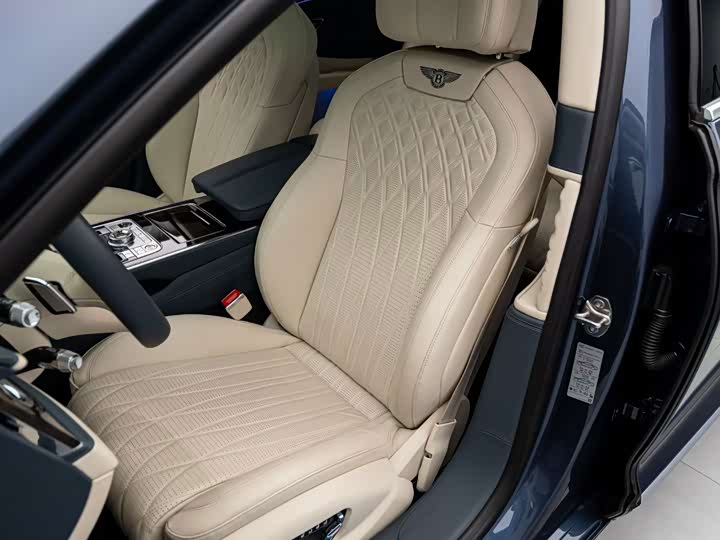 Bentley Flying Spur Hybrid, 2022 — фото 5 из 9