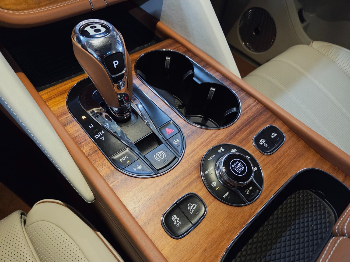 Bentley Bentayga, 2023 — фото 9 из 12