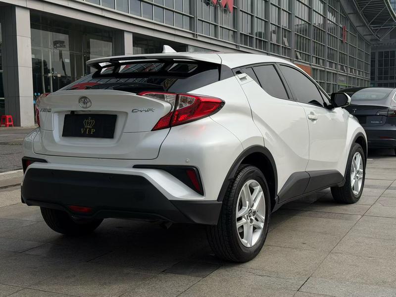 Toyota C-HR, 2022 — фото 6 из 10