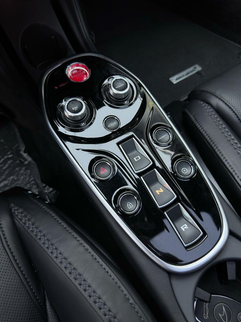 McLaren GT, 2022 — фото 11 из 12