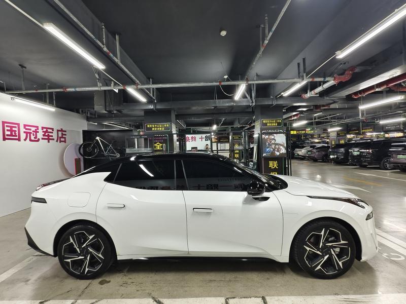 Lynk & Co 07 EM-P Hybrid, 2024 — фото 8 из 12