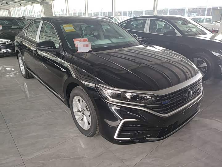 Volkswagen Passat Hybrid, 2026 — фото 4 из 9