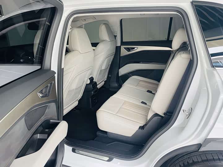 Audi Q5 e-tron, 2022 — фото 9 из 9