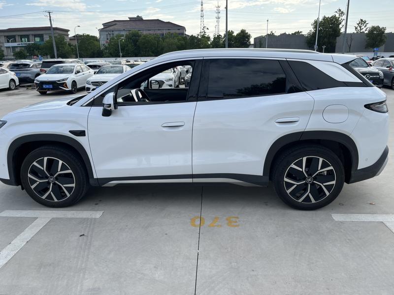 BYD Song L DM-i Hybrid, 2025 — фото 2 из 12