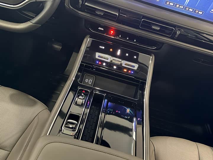 Lincoln Aviator, 2025 — фото 8 из 9