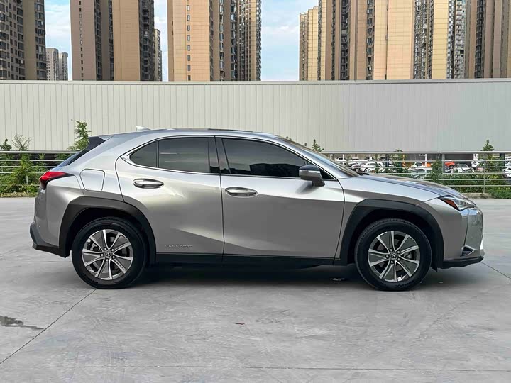 Lexus UX Hybrid, 2022 — фото 8 из 9