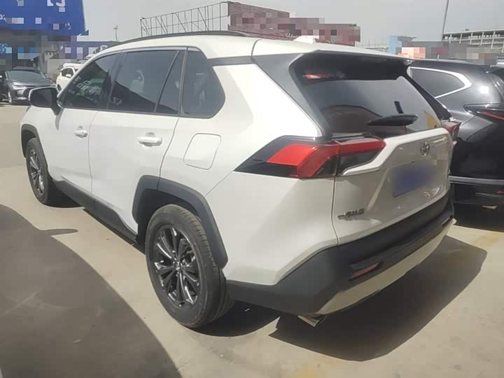 Toyota RAV4, 2023 — фото 5 из 9