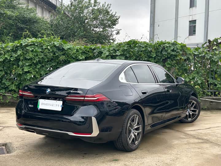 BMW i5, 2025 — фото 4 из 9
