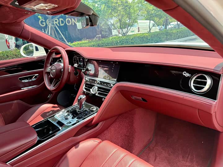 Bentley Flying Spur, 2022 — фото 6 из 9