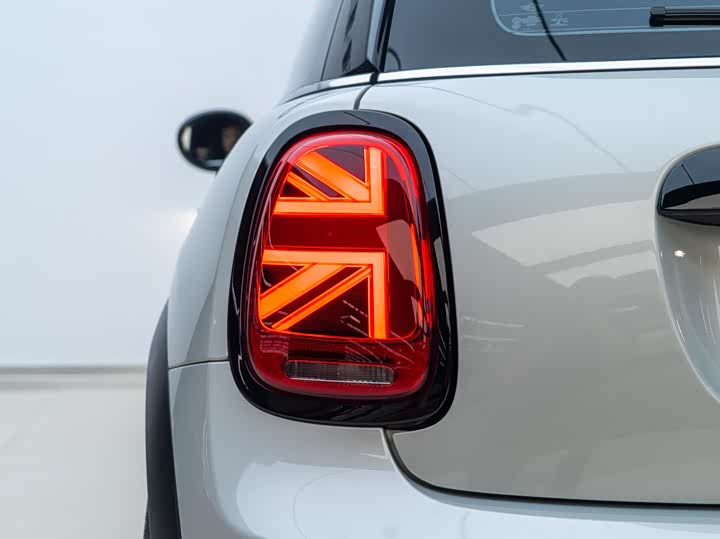 Mini Mini JCW, 2022 — фото 8 из 9