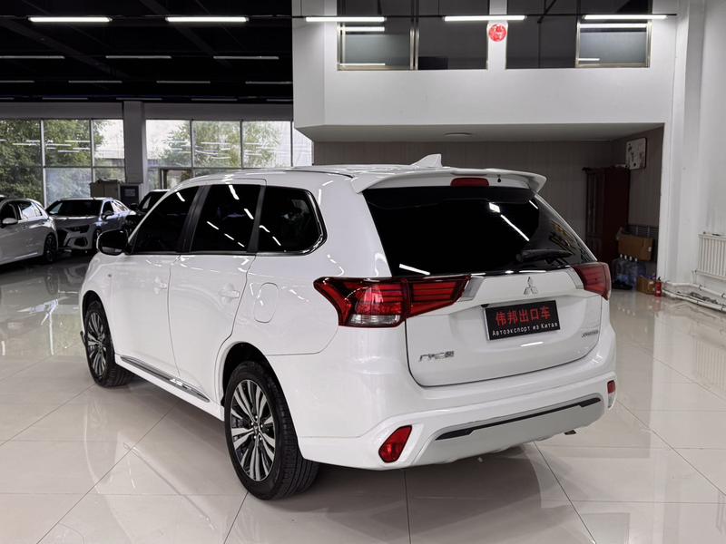Mitsubishi Outlander, 2022 — фото 4 из 12
