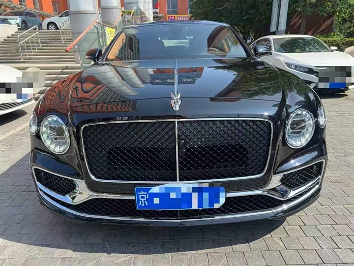 Bentley Flying Spur, 2023 — фото 2 из 7