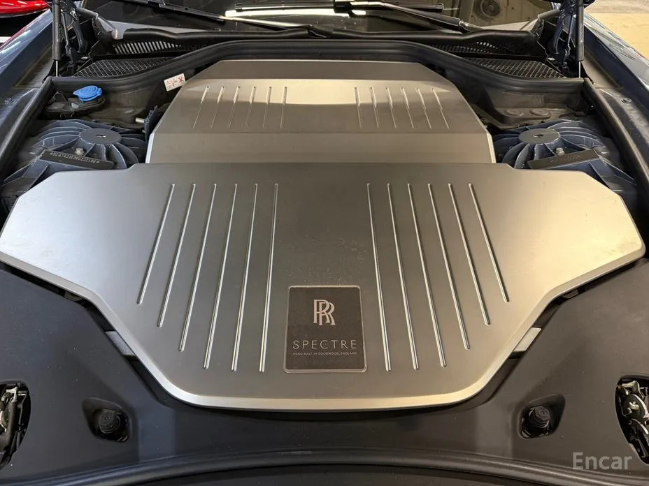 Rolls-Royce Spectre, 2023 — фото 6 из 12