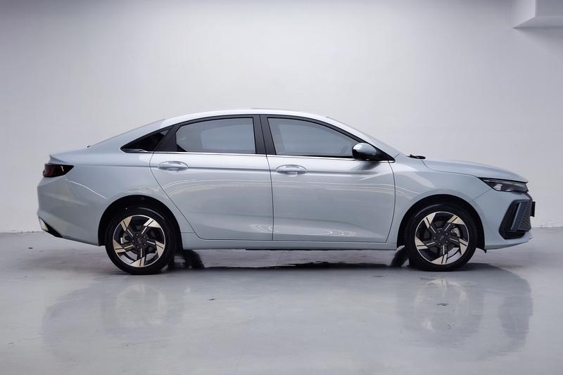 Geely Emgrand L Hi·P Hybrid, 2022 — фото 8 из 12