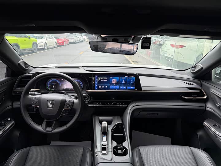 Toyota Crown SportCross, 2024 — фото 9 из 9