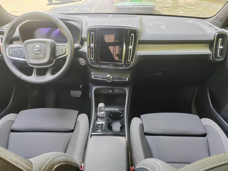 Volvo XC40, 2024 — фото 5 из 10