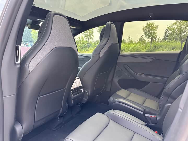Tesla Model Y, 2025 — фото 8 из 9
