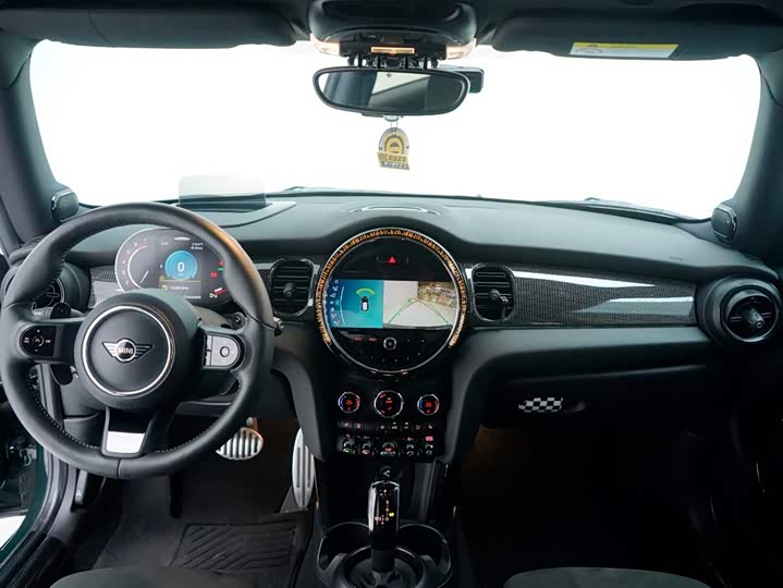 Mini Mini JCW, 2022 — фото 2 из 9