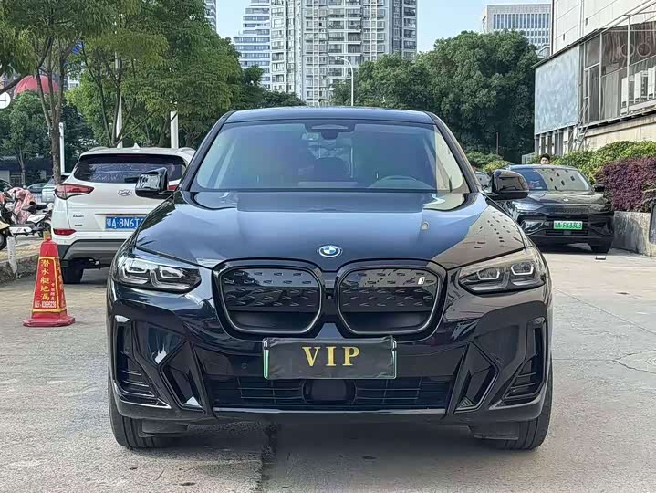 BMW iX3, 2023 — фото 2 из 9
