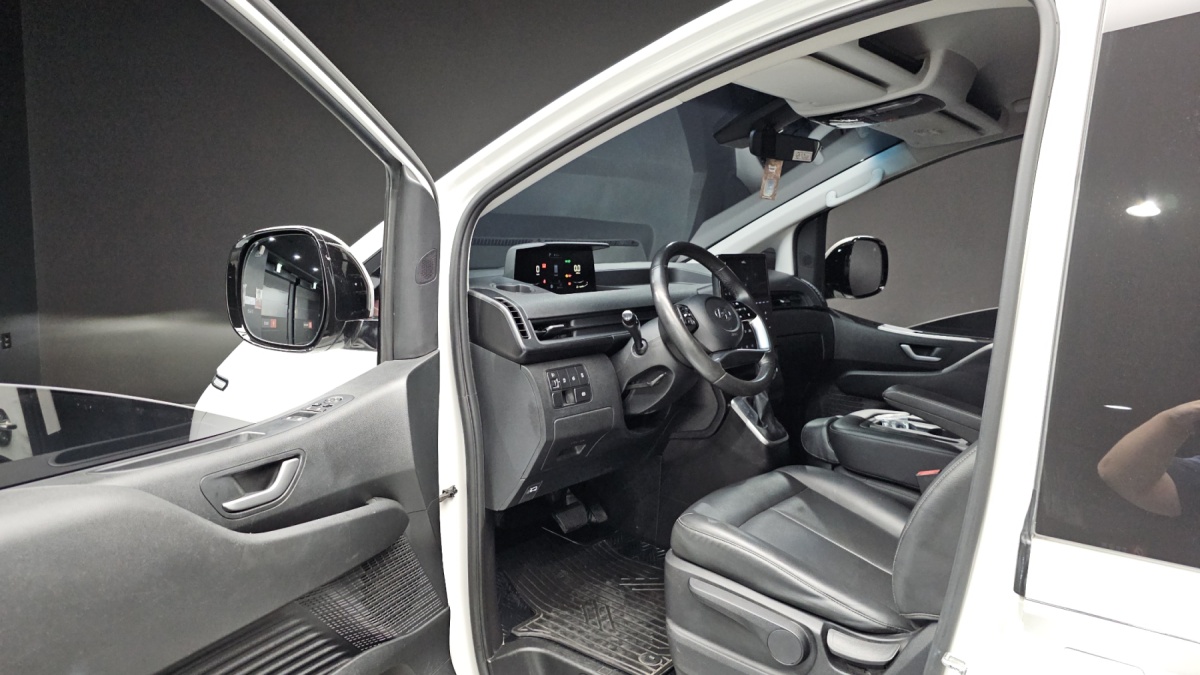 Hyundai Staria, 2023 — фото 9 из 12