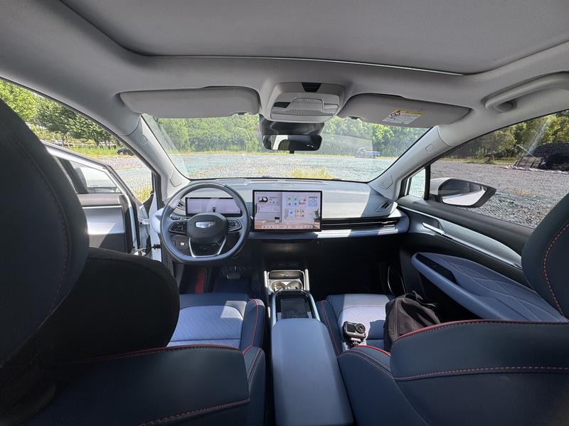 Geely Geometry M6, 2022 — фото 9 из 12