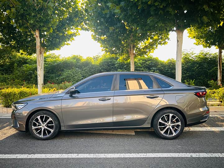 Geely Emgrand, 2022 — фото 3 из 9