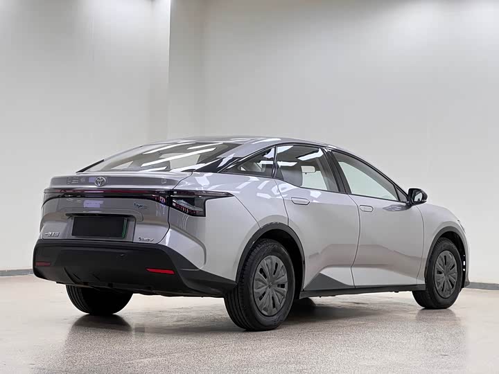 Toyota bZ3, 2024 — фото 7 из 9