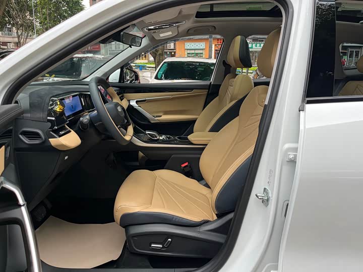 Geely Atlas L, 2023 — фото 9 из 9