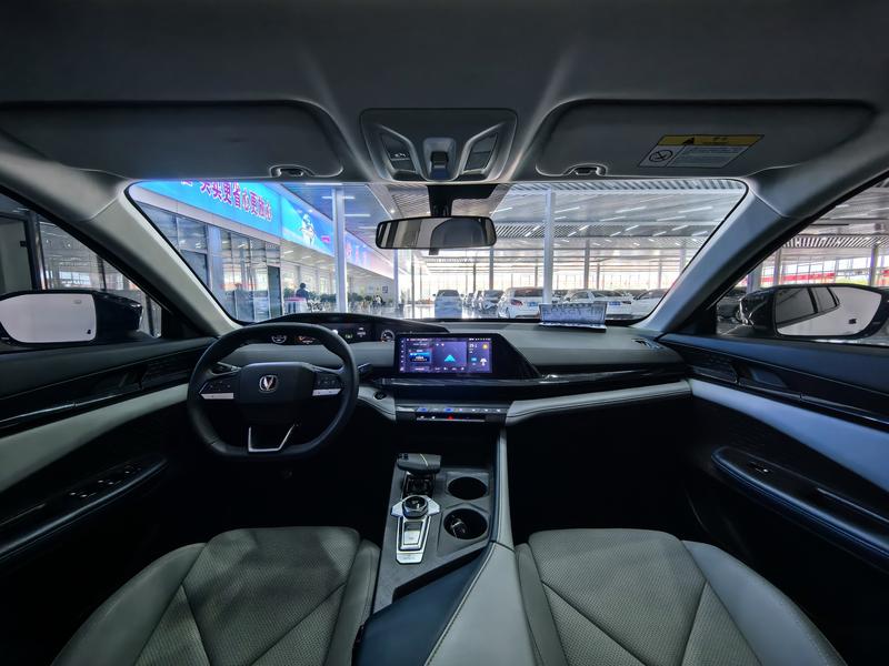 Changan UNI-V Hybrid, 2024 — фото 8 из 12