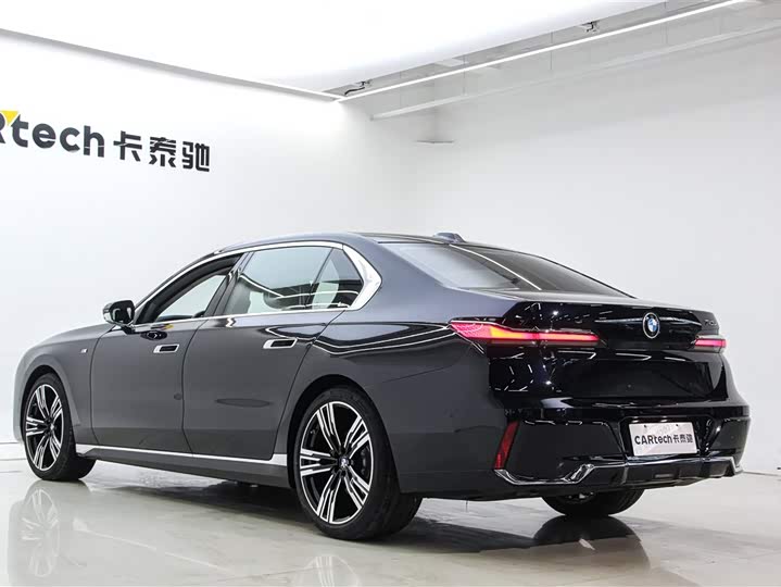 BMW 7 Series, 2025 — фото 6 из 9