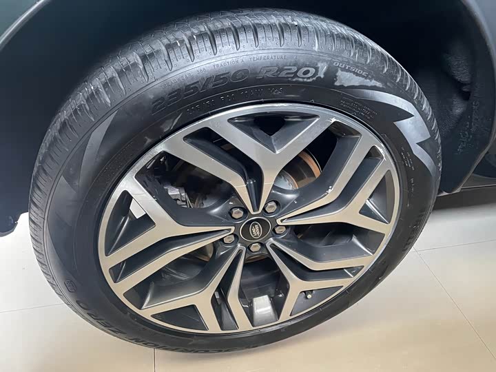 Land Rover Range Rover Evoque L, 2023 — фото 7 из 9
