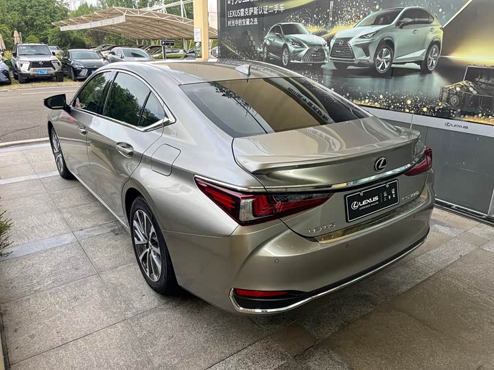 Lexus ES, 2024 — фото 5 из 9