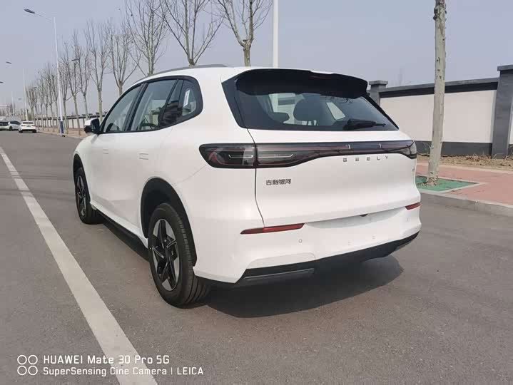 Geely Galaxy E5, 2025 — фото 4 из 9