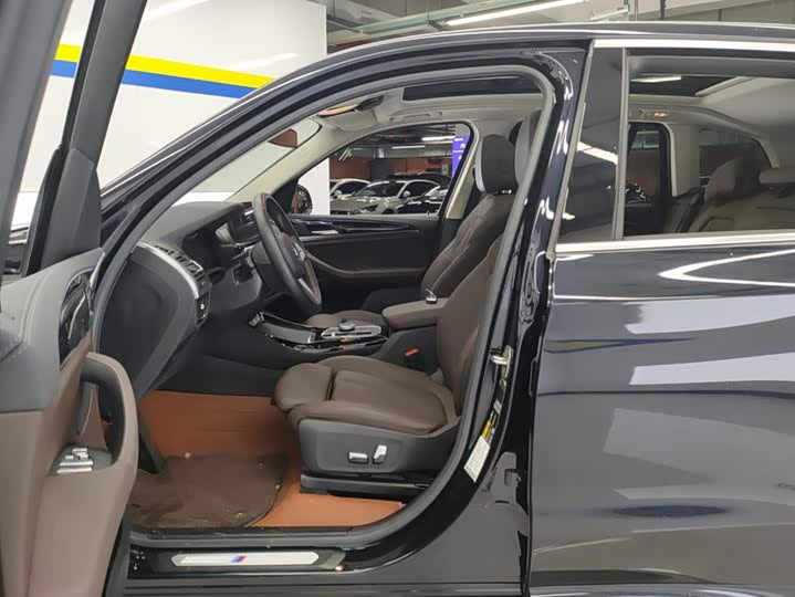 BMW iX3, 2023 — фото 9 из 9
