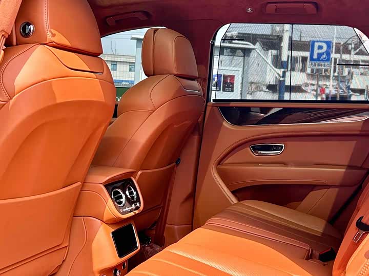 Bentley Bentayga, 2021 — фото 9 из 9