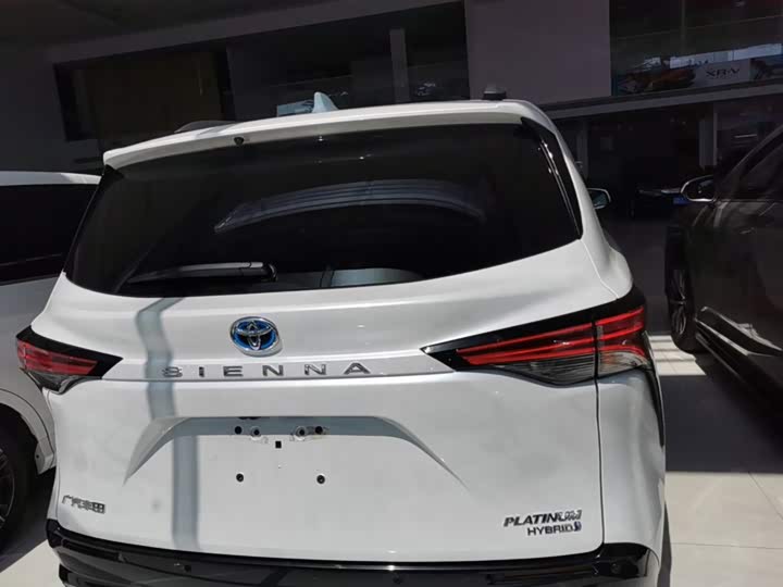 Toyota Sienna, 2022 — фото 6 из 9