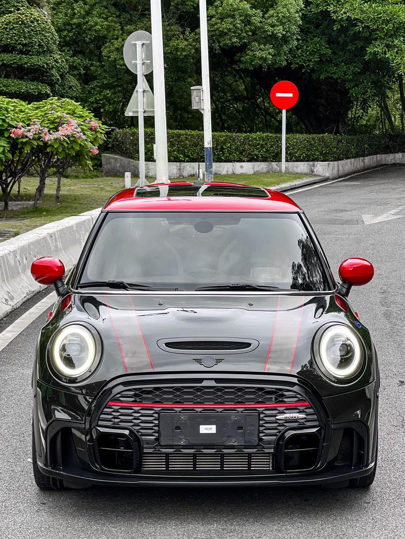 Mini Mini JCW, 2022 — фото 2 из 12