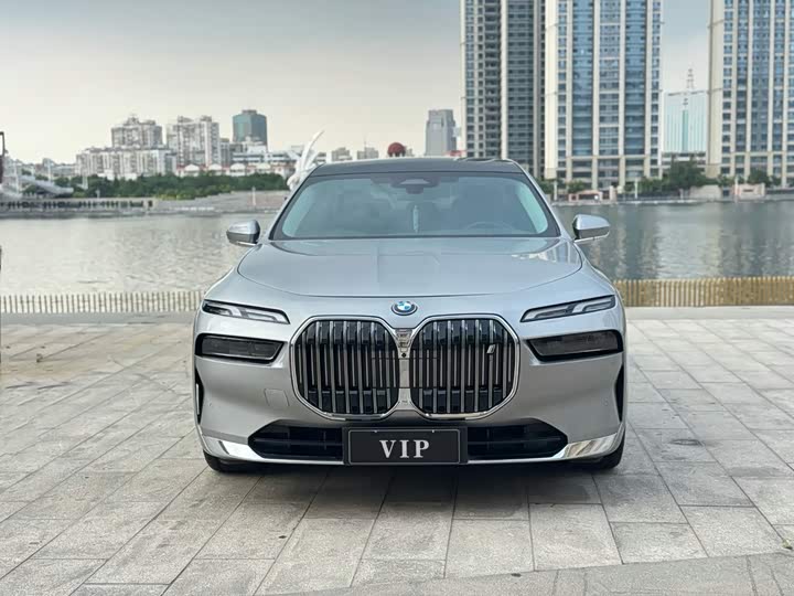 BMW i7, 2023 — фото 3 из 9