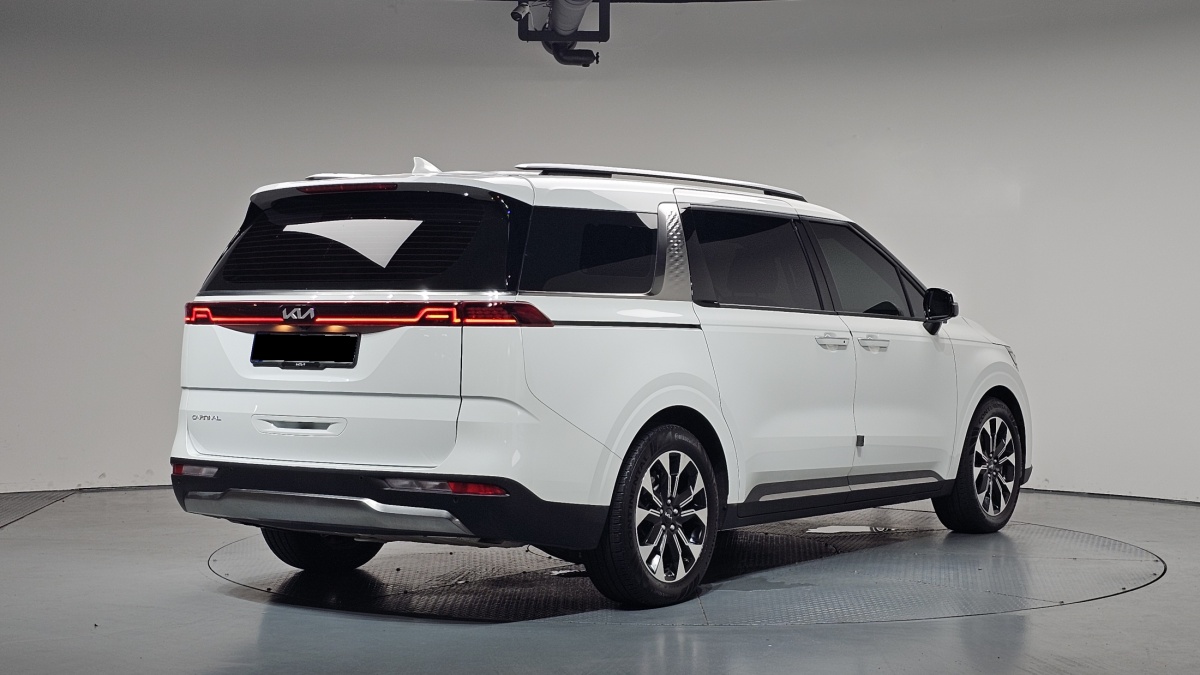 Kia Carnival, 2023 — фото 2 из 12