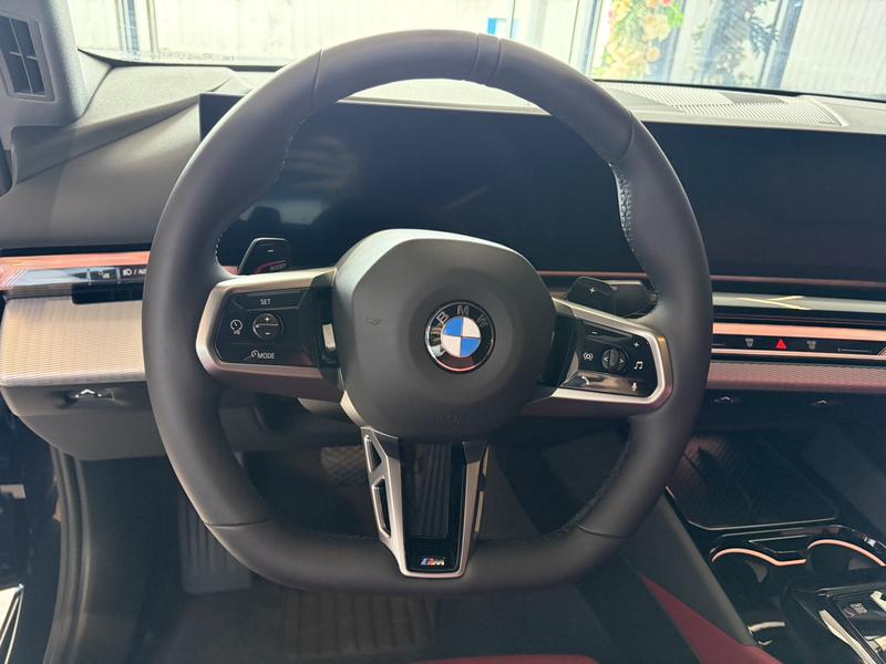 BMW 5 Series, 2025 — фото 8 из 12