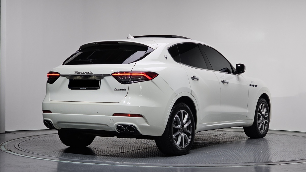 Maserati Levante, 2022 — фото 2 из 12