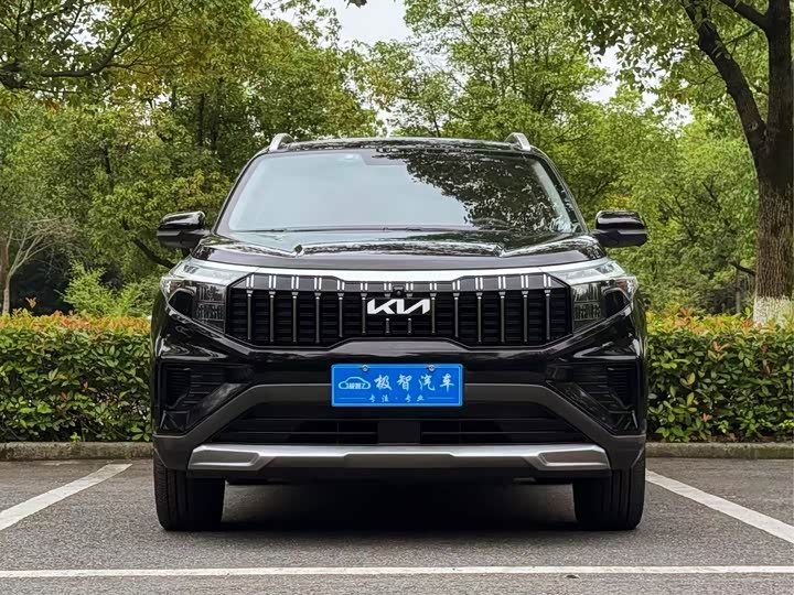 Kia Sportage GT-line, 2023 — фото 2 из 9