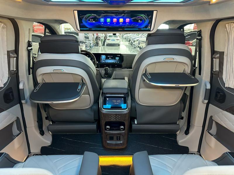 Ford Tourneo, 2023 — фото 7 из 9