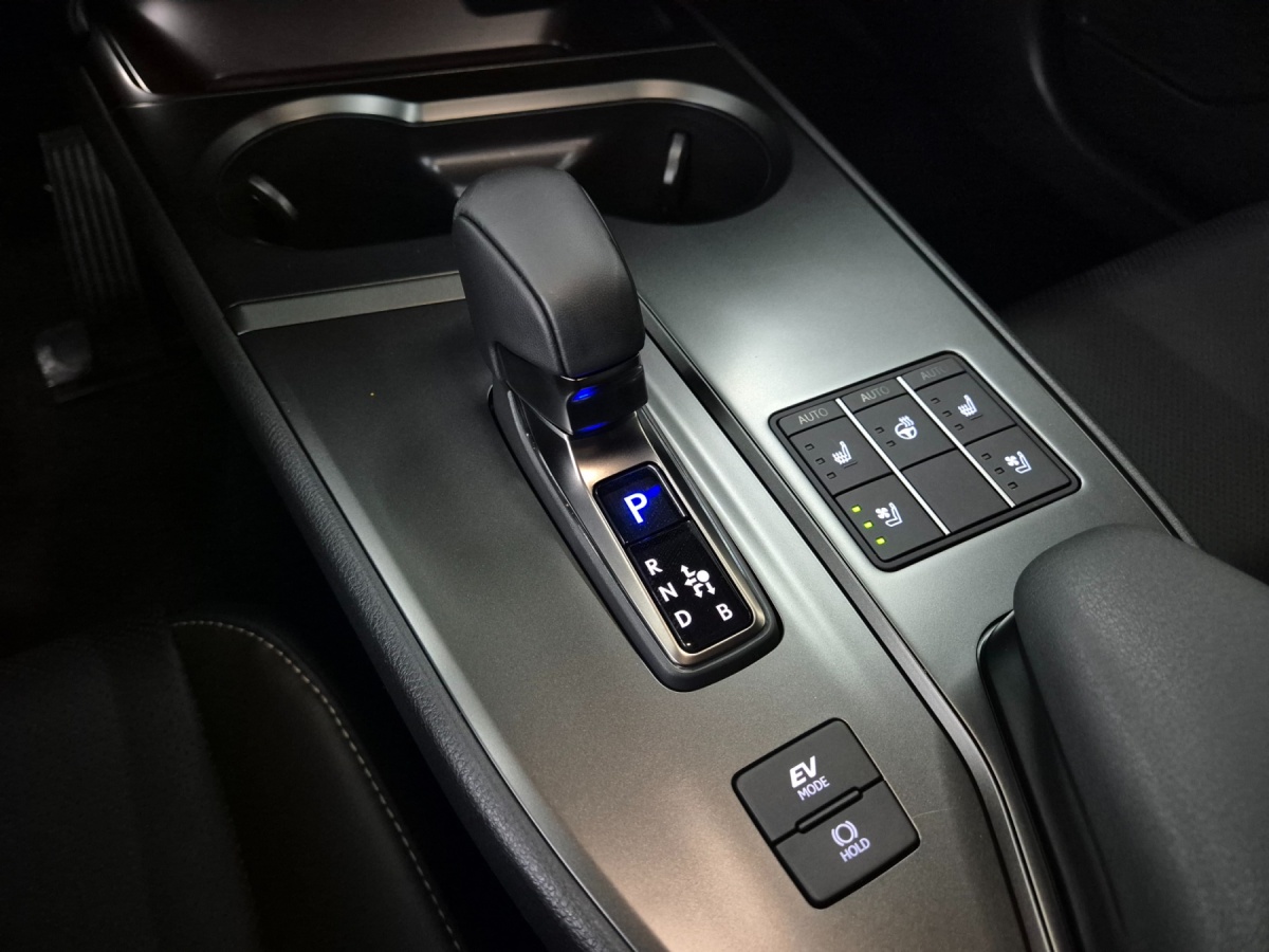 Lexus UX, 2025 — фото 8 из 12