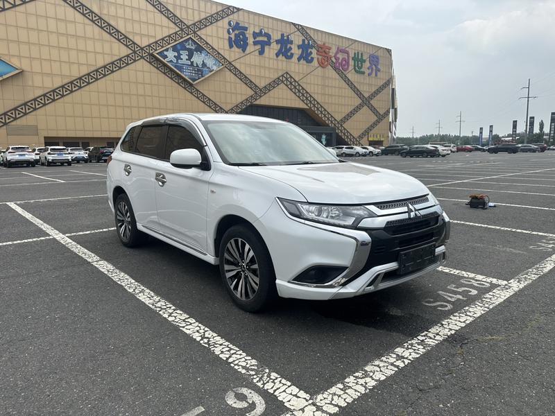 Mitsubishi Outlander, 2022 — фото 3 из 12