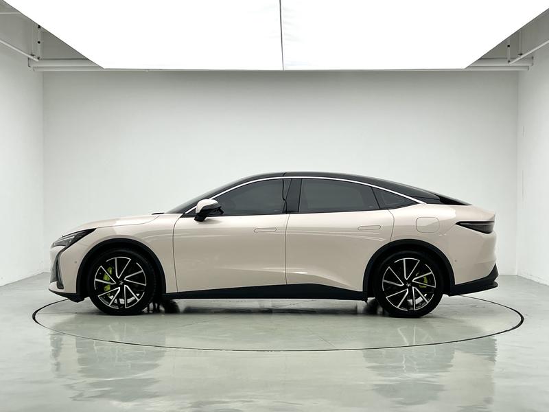 BAIC Arcfox Alpha S5, 2025 — фото 4 из 12